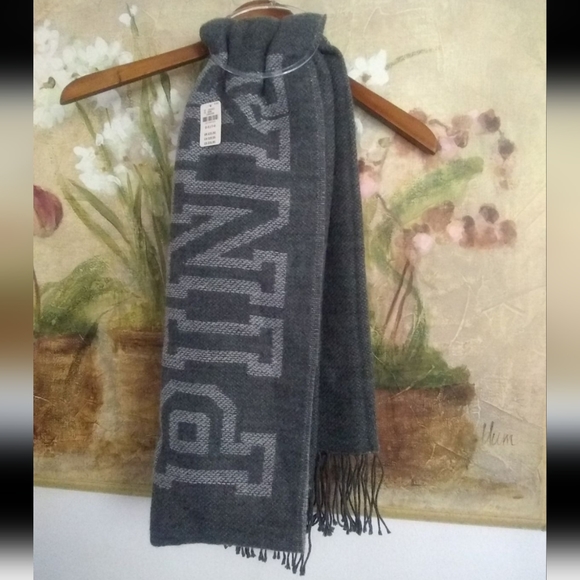 NEW VICTORIA'S SECRET PINK LOGO GREY BLANKET SCARF - Picture 4 of 8